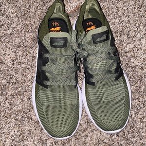 Never worn Avia comfort shoes